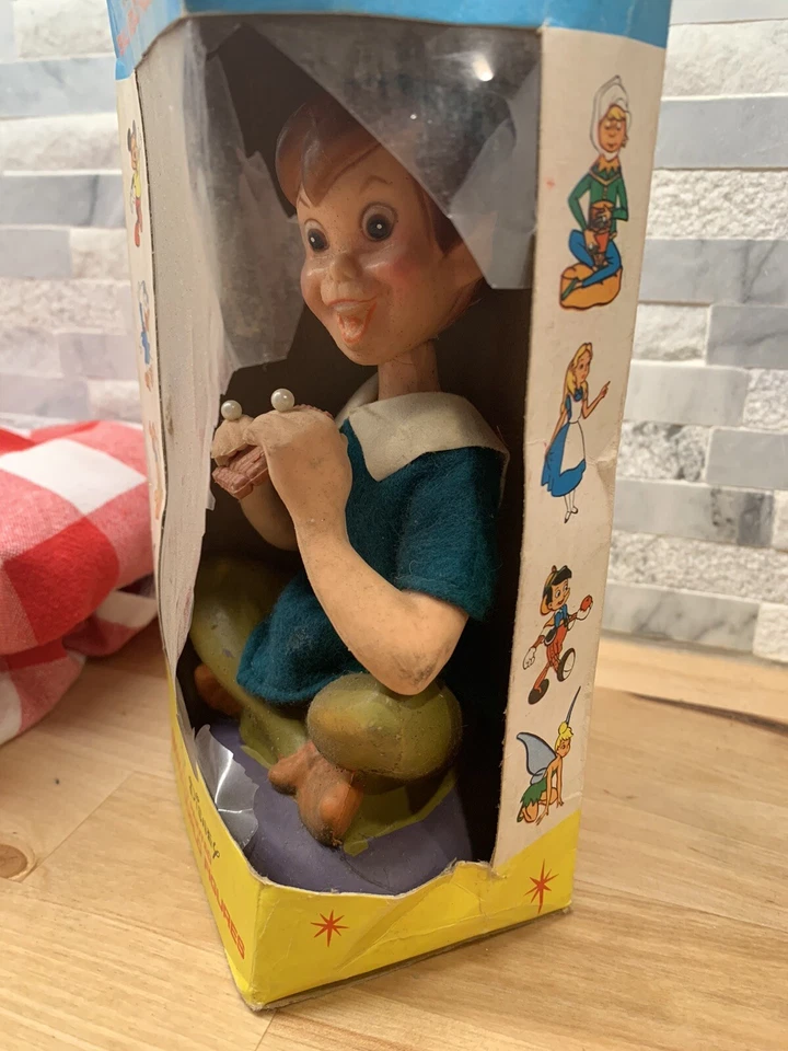 Figura de Peter Pan de la línea Golden Fantasy de figuras del mundo pequeño. Años 60 Foto 2 de 4