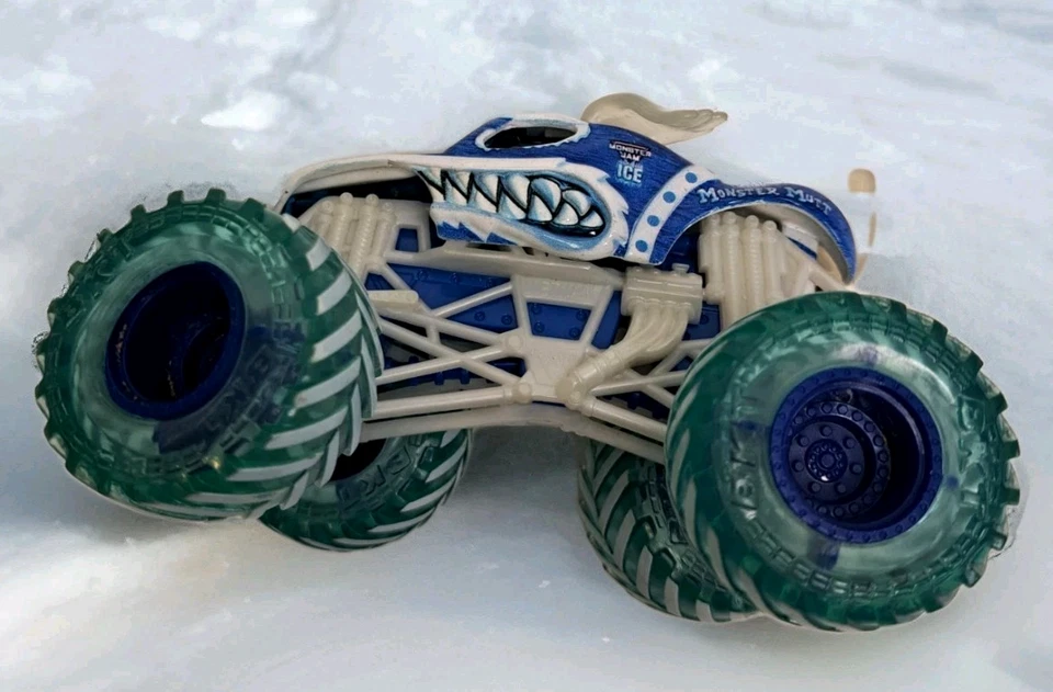 Spin Master Monster Jam Fire & Ice Mutt грузовик ТОЛЬКО ЛЕД отдельная игрушка синий белый - Изображение 2 из 4