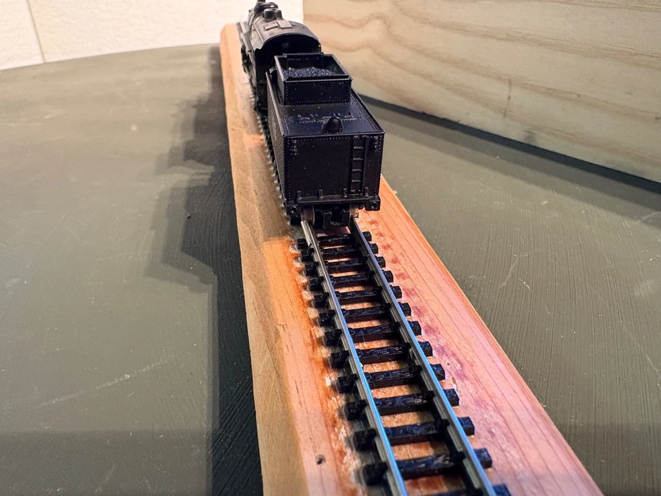 N Scale Rivarossi AT&SF “Mikado” 2-8-2 & Tender # 102 (25-851) - Image 4 of 4