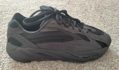 NEW adidas Yeezy Boost 700 V2 Vanta men's sneakers (US size 8.5)