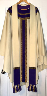 RARE CATHOLIC PRIESTS IVORY & PURPLE CHASUBLE & STOLE BY THE HOLY ROOD GUILD