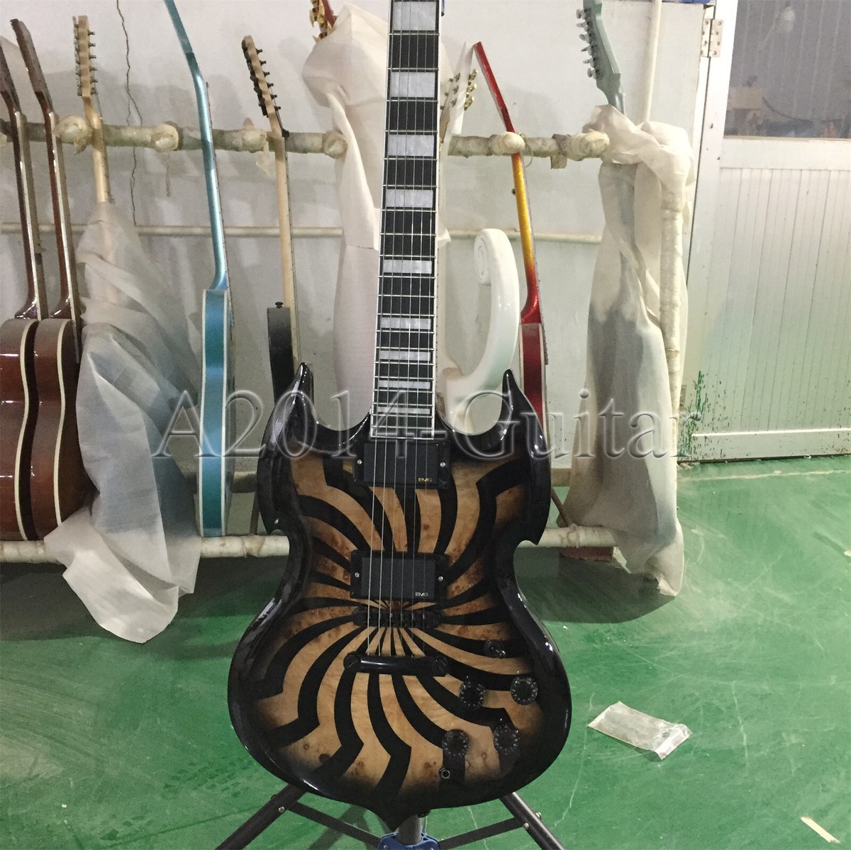 ギター HBE  TREE HOUNTED CHORUS The NEXT | Headless electric guitar — HILS America