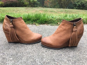 ariat wedge booties