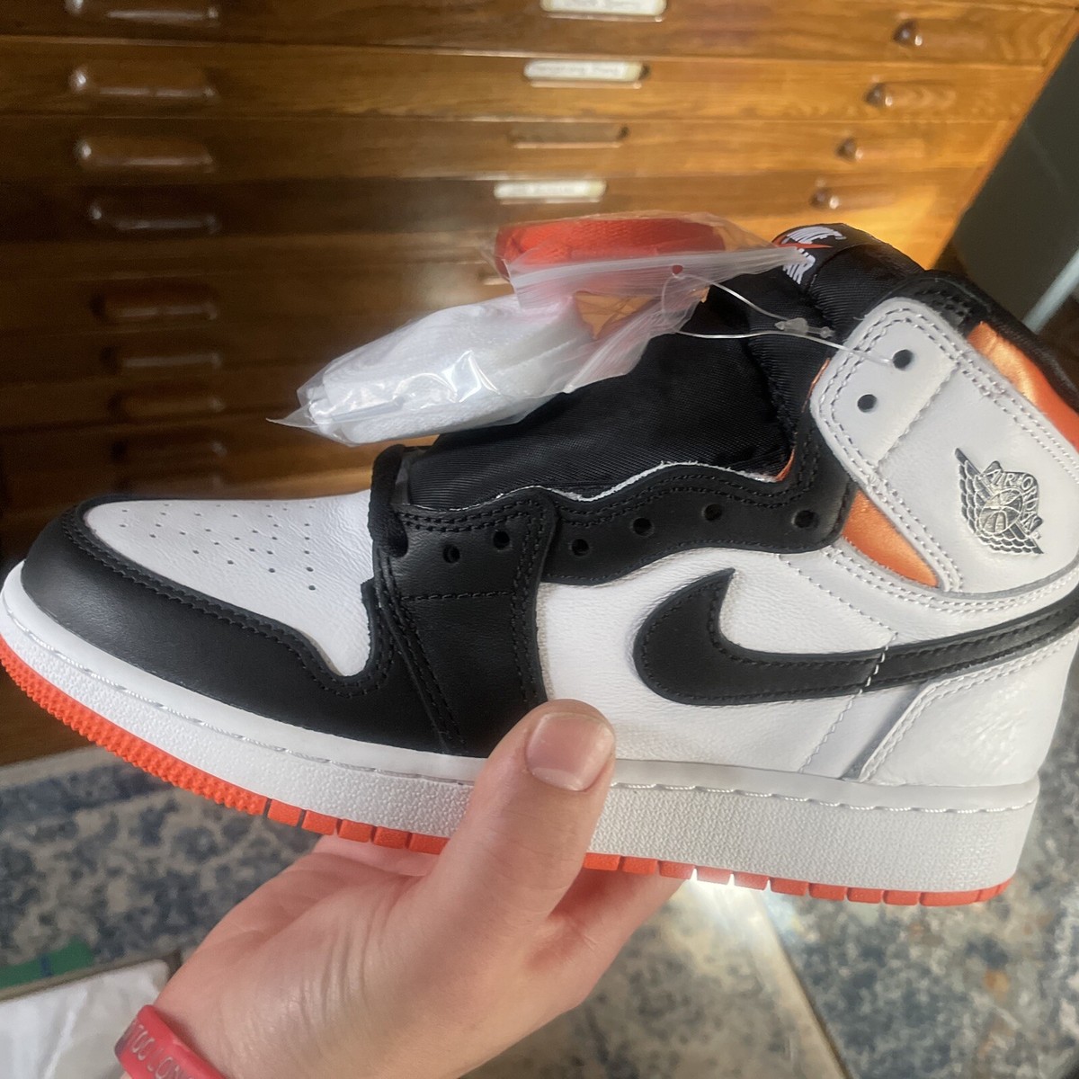 Air Jordan 1 Retro High OG Electro Orange 575441180 GS Size 5.5 Y