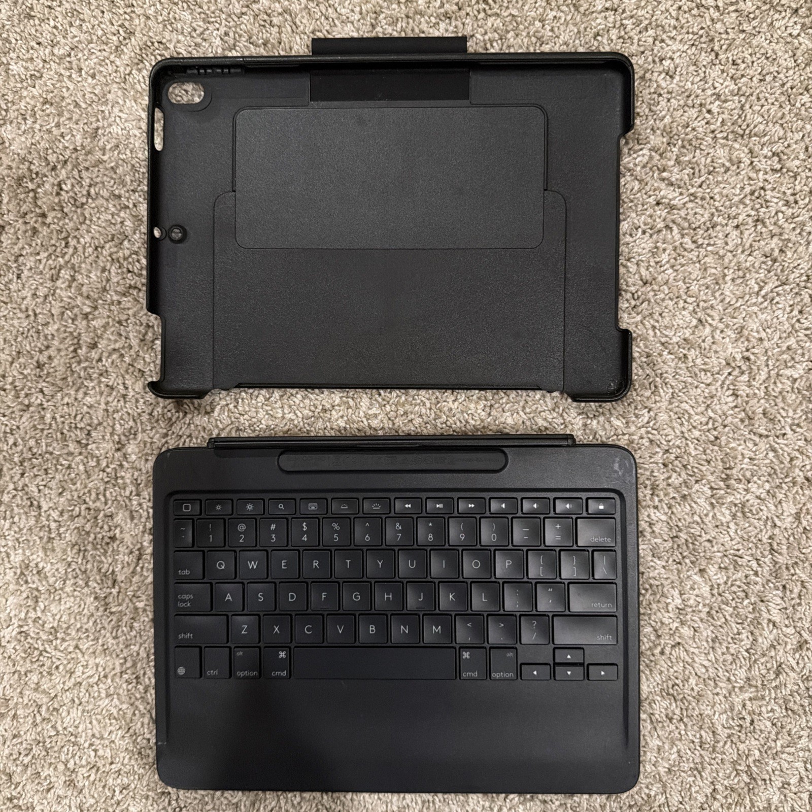 Logitech Slim Combo Case and Keyboard for iPad Pro 10.5 Inch - WORKING