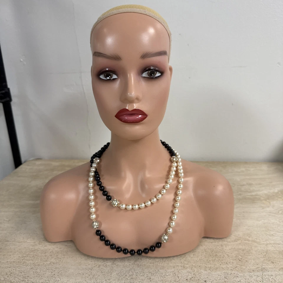 Collar de San Juan en capas disfraz perlas cierre de palanca blanco y negro Foto 2 de 4