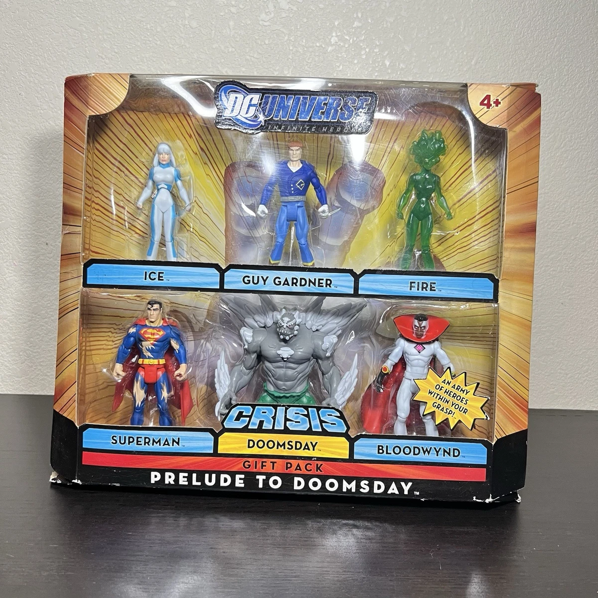 Mattel DC Universe Action Figures Guy Gardner & Accessories for
