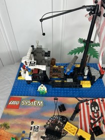 Vtg LEGO Pirates 6296 Shipwreck Island 