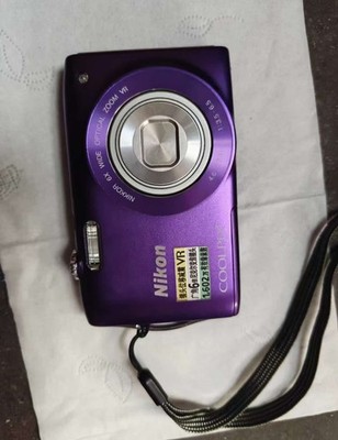 Nikon COOLPIX S3300 16.0 MP 6X Optical Zoom CCD Vintage w Charger