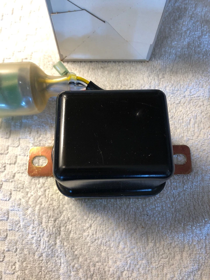 Nuevo de Lote Antiguo Pozos Regulador de Voltaje 1976-80 Toyota 27700-26030 28020 38040 38050 38120 Foto 2 de 4