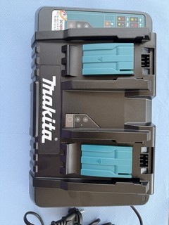 Makita DC18RD Doppelladegerät für 18 V Akku