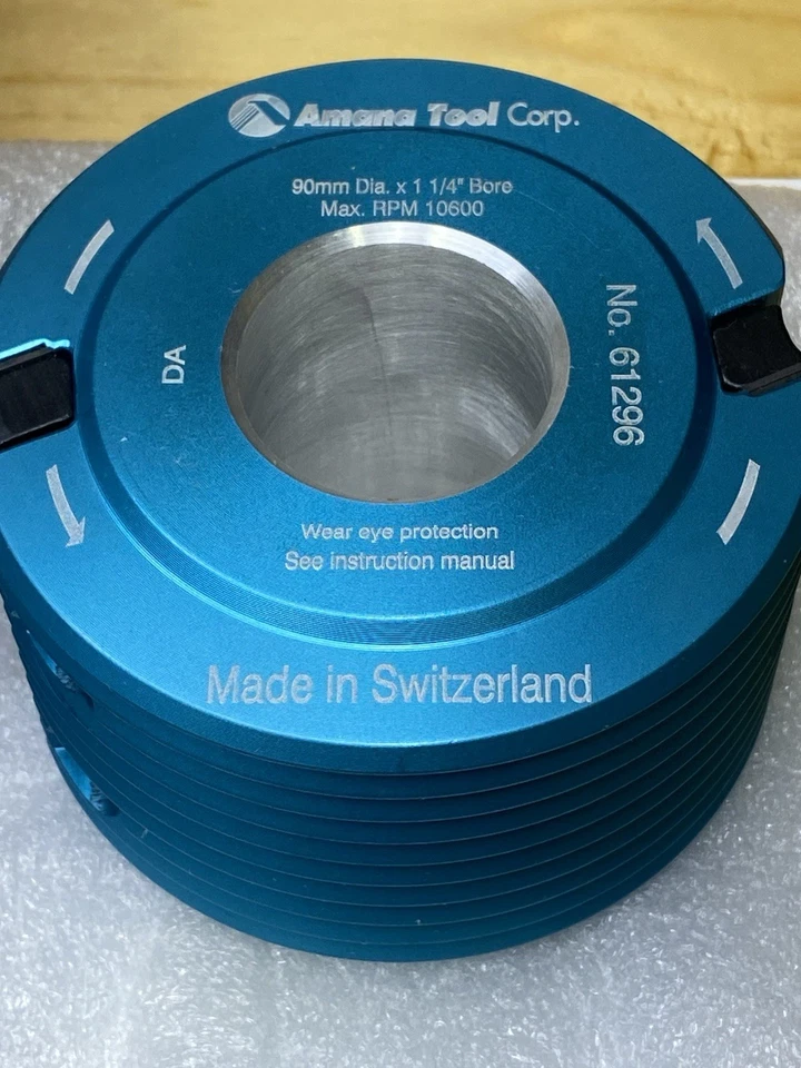 Amana Tool 61296 алюминиевый V-образный резак для клеевых соединений 90x50 мм x1-1/4 сделано в Швейцарии - Изображение 2 из 4