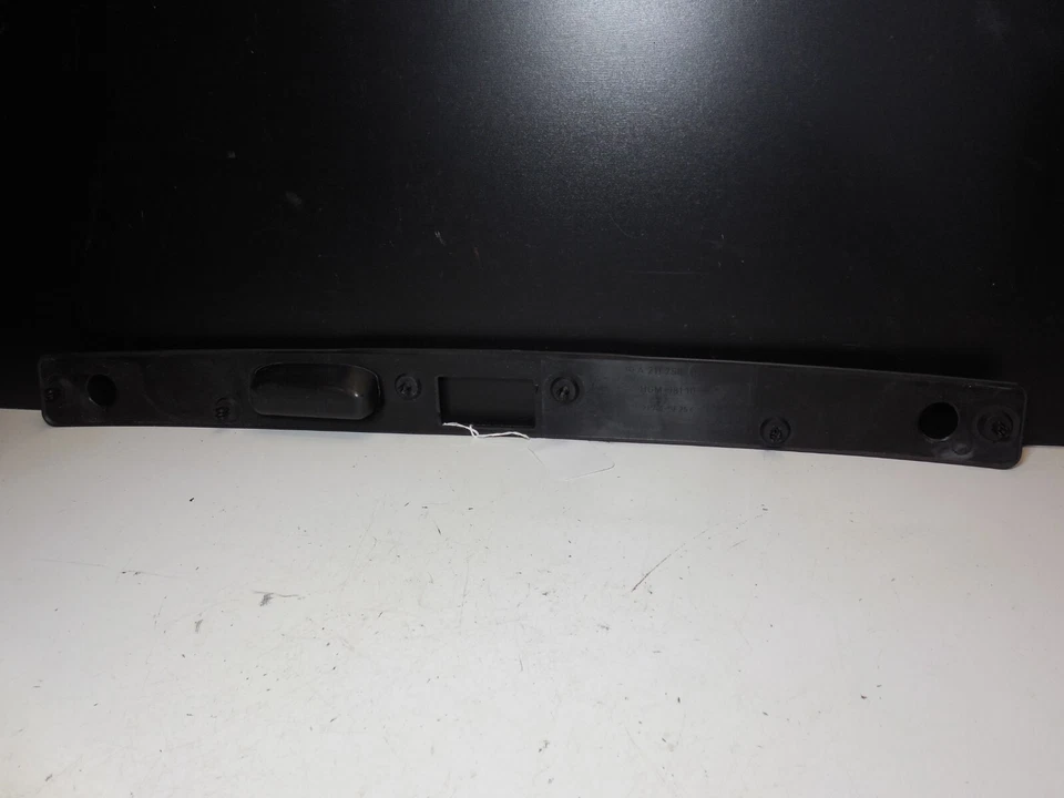 03-09 MERCEDES BENZ E320 E500 E350 ОТДЕЛКА БАГАЖНИКА РУЧКА ДЕТАЛЬ 2117500193 - Изображение 2 из 4