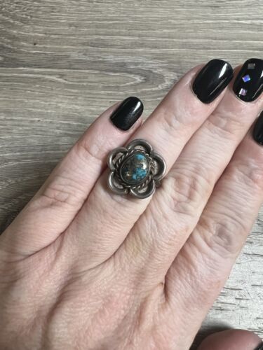vintage ring 6.5 Flower Turquoise Stone Center Fl… - image 1