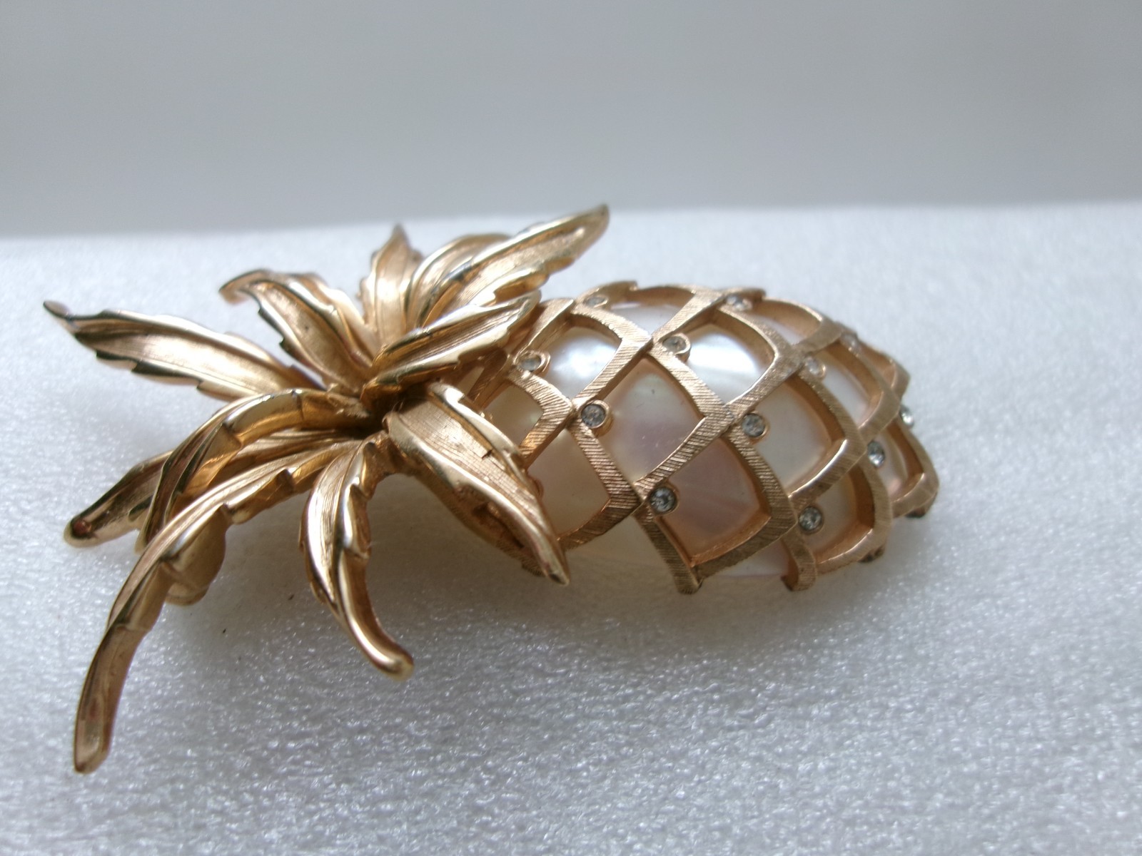 Boucher Pineapple Brooch MOP Shell Tiny Rhineston… - image 6