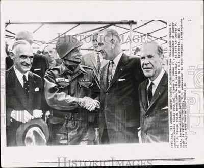 1961 Press Photo Vice President Lyndon Johnson greets Glover Johns Jr in Germany