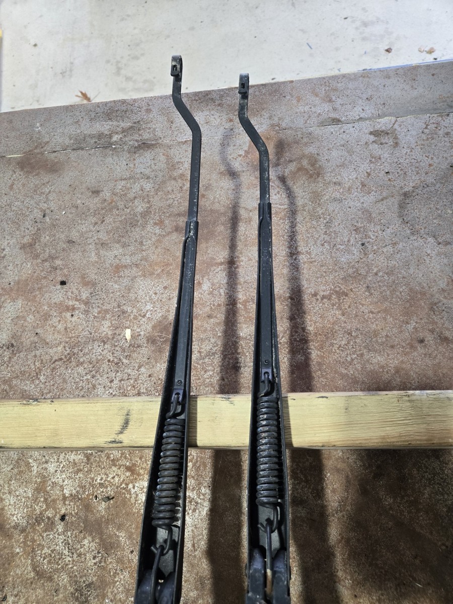 90-96 Nissan 300zx Z32 OEM Front Windshield Wiper Arms PAIR LH
