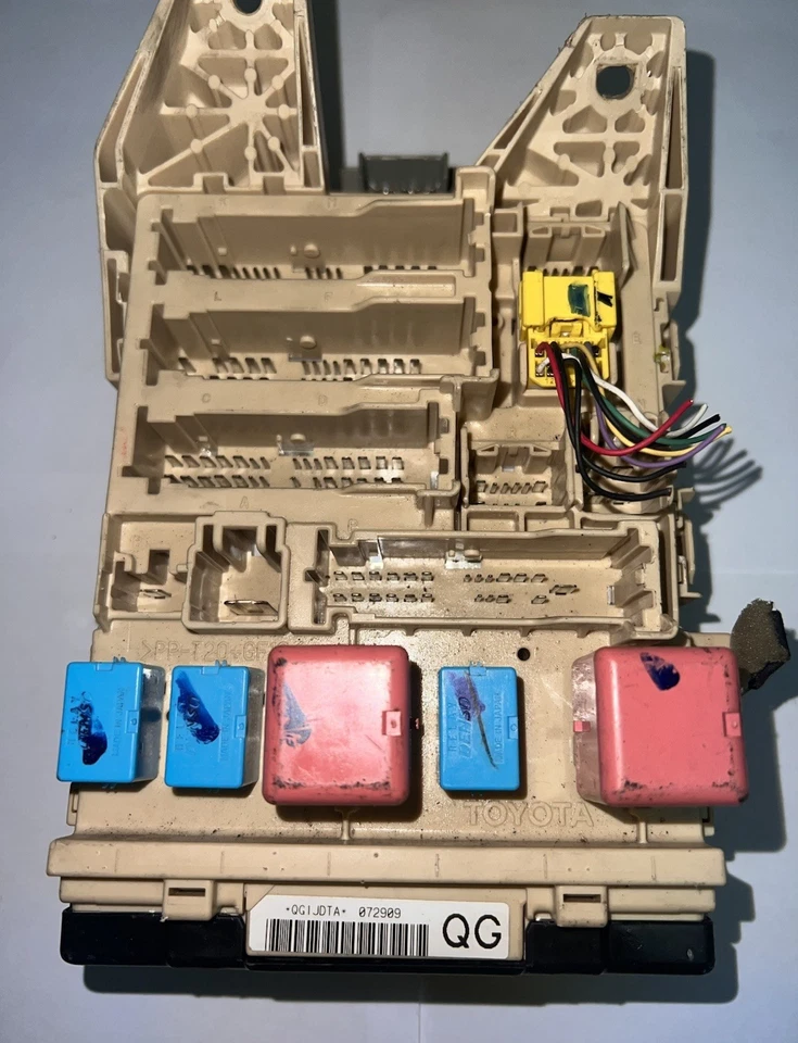 Toyota Highlander 2008-2010 cabina caja de relé de fusibles 8198053020 Foto 2 de 3