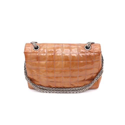 CHANEL 2.55 Patent Chocolate Bar Chain Shoulder Bag 29513607 154739412 - Afbeelding 3 van 9