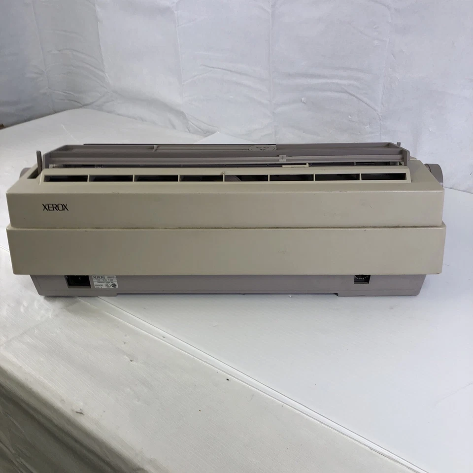 Xerox MemoryWriter 6015 Electric Typewriter - Powers on - READ Issues - Image 4 of 4