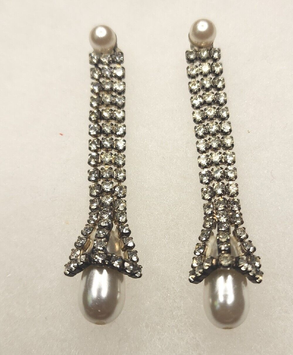 Long dangling rhinestone earrings - image 1