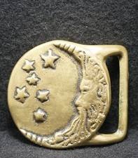WH15163 VINTAGE 1970s **MAN IN MOON & STARS** ARTWORK SOLID BRASS BELT BUCKLE