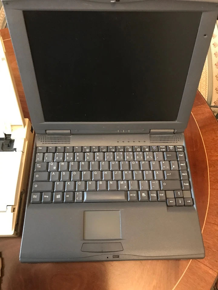 altes Laptop LiteLine Modell 5033 mit Drucker Canon K 100 60