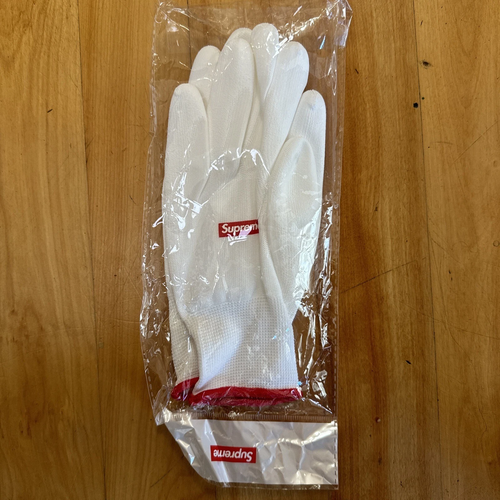 EN MAIN * NEUF gants caoutchoutés blancs authentiques Supreme FW20