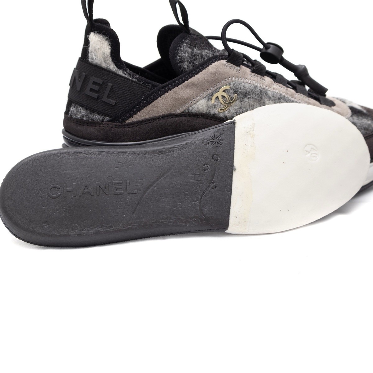 Chanel 2022 Interlocking CC Logo Suede Wool Low-Top Sneakers Grey