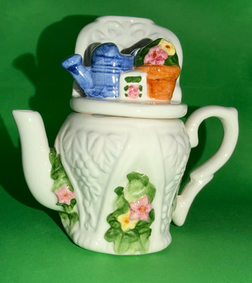 Mini Teapot Flower Garden ~ World Bazaar ~ 2 pieces ~ Chipped