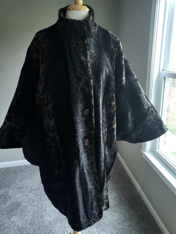 Boulevard East Black and Brown Faux Fur Animal Motif Cape/Coat (One Size)