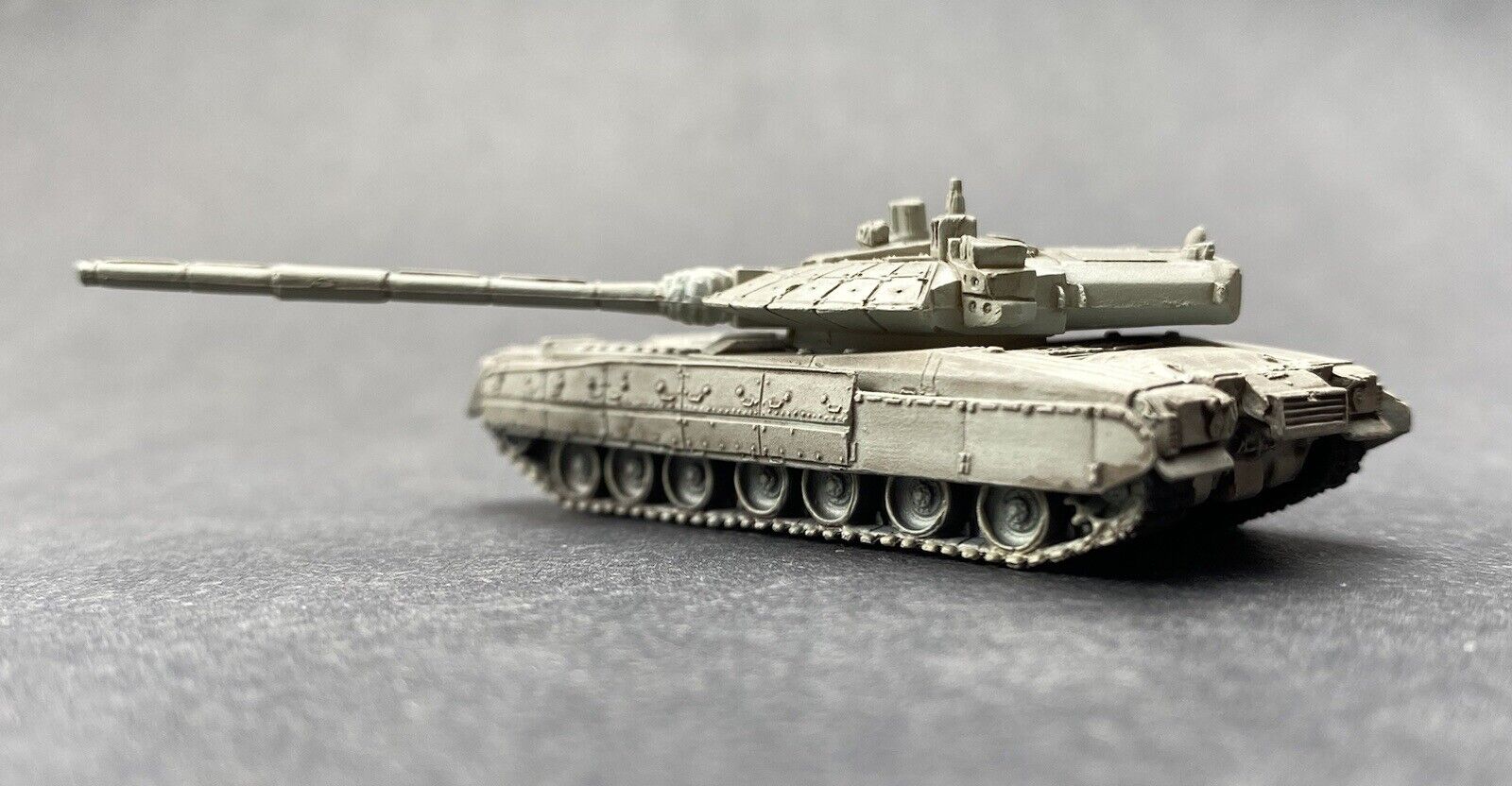 Takara 1:144 Russian Chiorny Oriol Black Eagle MBT World Tank Museum *  SPECIAL *