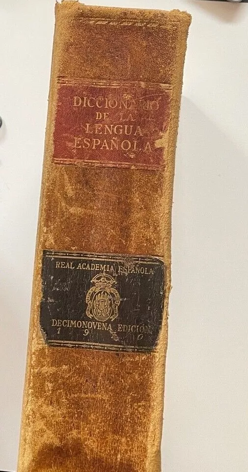 Diccionario de la Lengua Española. Real Academia Española. Edición 21. 1992.