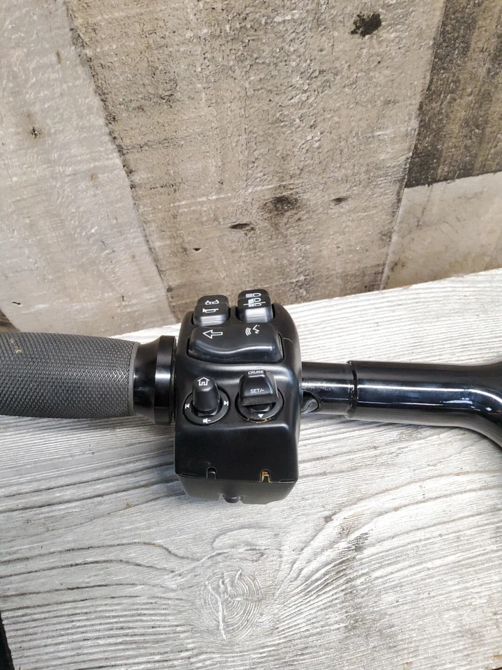 2023 23 17-23 Harley Davidson Tri Glide EZ INSTALL Manillar Controles Empuñaduras 14" Foto 3 de 4