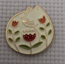 Magnetic Needle Minder For Cross Stitch and Embroidery, Beautiful White Cat