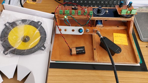 CIGAR BOX GUITARISTS! Build a 9 Volt 1 W Battery Guitar Amplifier (with SPEAKER) - Picture 19 of 22