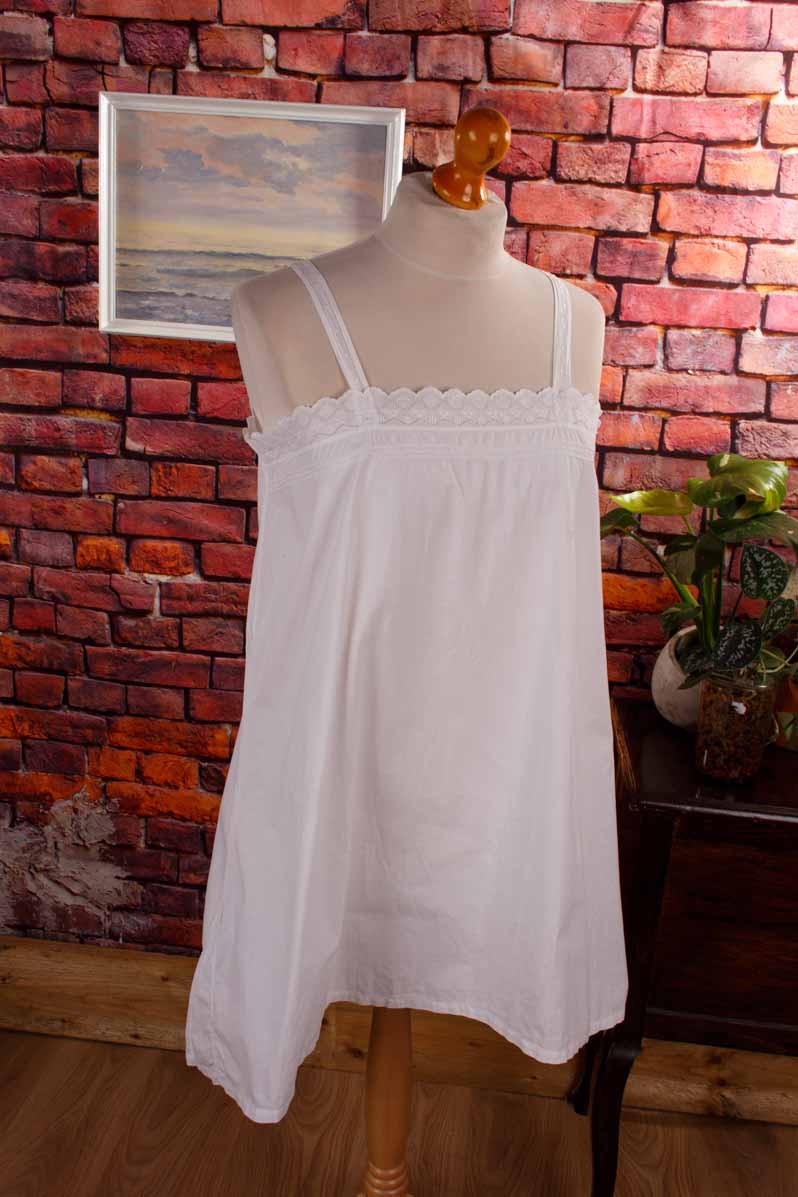 Camiseta Interior Vintage Antígua Blanca Con Encaje Monograma IM L