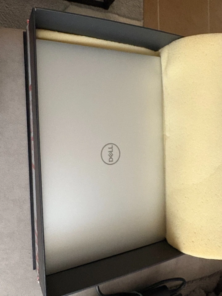 Dell XPS 15 9510 laptop (Intel Core i7-11800H, 16 GB RAM) - Immagine 4 di 4