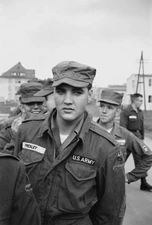 Elvis Presley Dressed In Military Fatigues Along With Unspecified - Old Photo