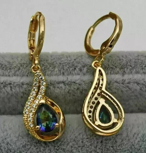 Pendientes colgantes y colgantes enchapados en oro amarillo de 14k de alejandrita natural corte pera de 2 quilates Foto 3 de 4