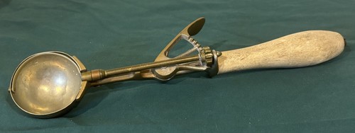 Gilchrist No. 31 Mechanical Ice Cream Scoop Vintage Wood Handle Works