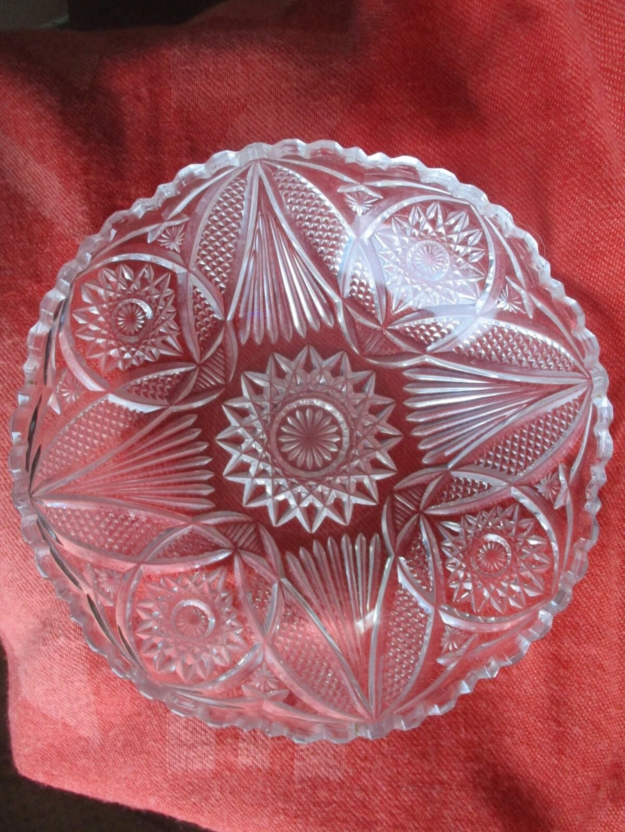 SALADIER VINTAGE EN cristal rouge de la célèbre maison