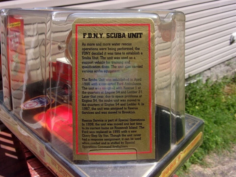 CODE 3 FDNY SCUBA DIVING VAN F-350 FORD 1:64 LIMITED EDITION 12000 NO BOX - Image 4 of 4
