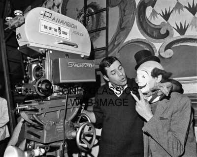 1972 JERRY LEWIS PANAVISION MOVIE CAMERA ''THE DAY THE CLOWN CRIED'' 8X10 PHOTO 
