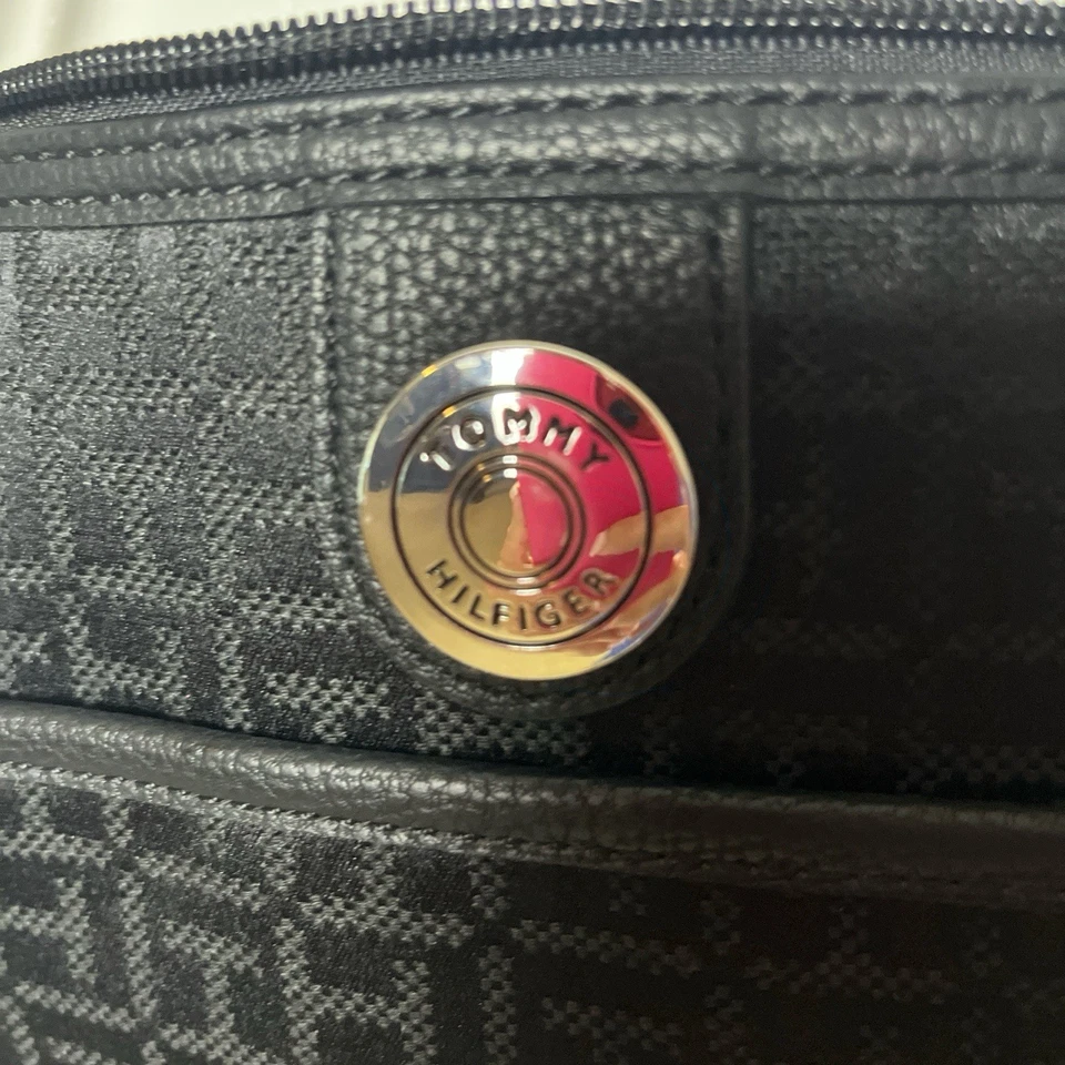 NUEVO SIN ETIQUETAS Tommy Hilfiger Negro Bandolera Bolso de Hombro Cartera Marca Logo Estampado Foto 4 de 4