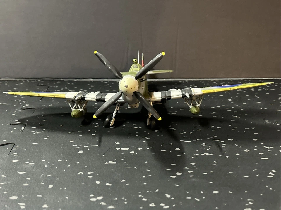 FORCES OF VALOR 1:32 U.K. SPITFIRE MK IX NO. 134 WING Normandy 1944 Prop Repair - Image 4 of 4