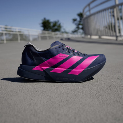 Adizero Adios Pro 4 Laufschuhe in Dunkelblau/Shock Pink/Dash Grey