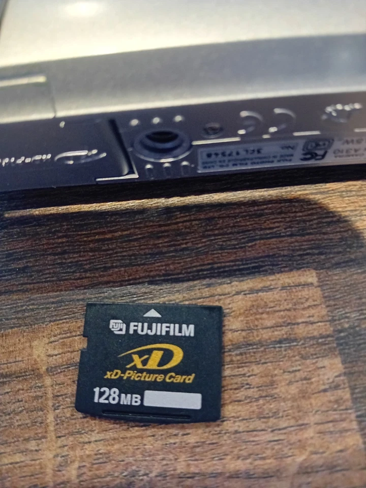 Fujifilm FinePix A310 3.1MP Retro Compact Digital Camera, photo 3 of 5