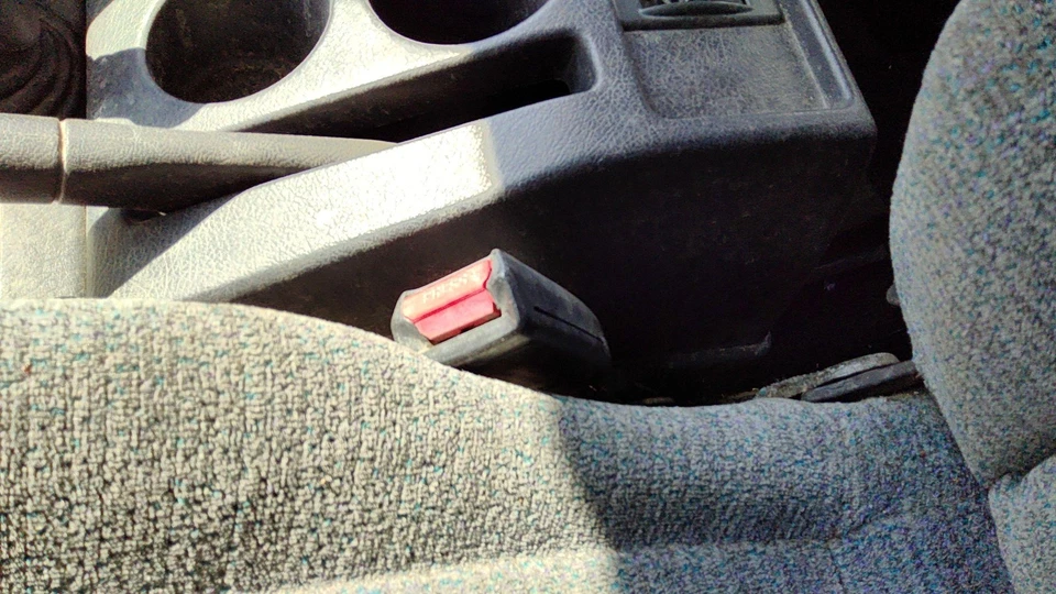 Suzuki Sidekick Driver 1997 cinturón de seguridad delantero izquierdo hebilla receptor fabricante original Foto 3 de 4