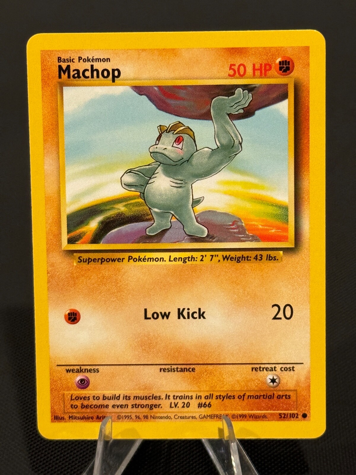 Machop 52/102- Pokemon 1999 Base Set Unlimited WOTC - Near Mint